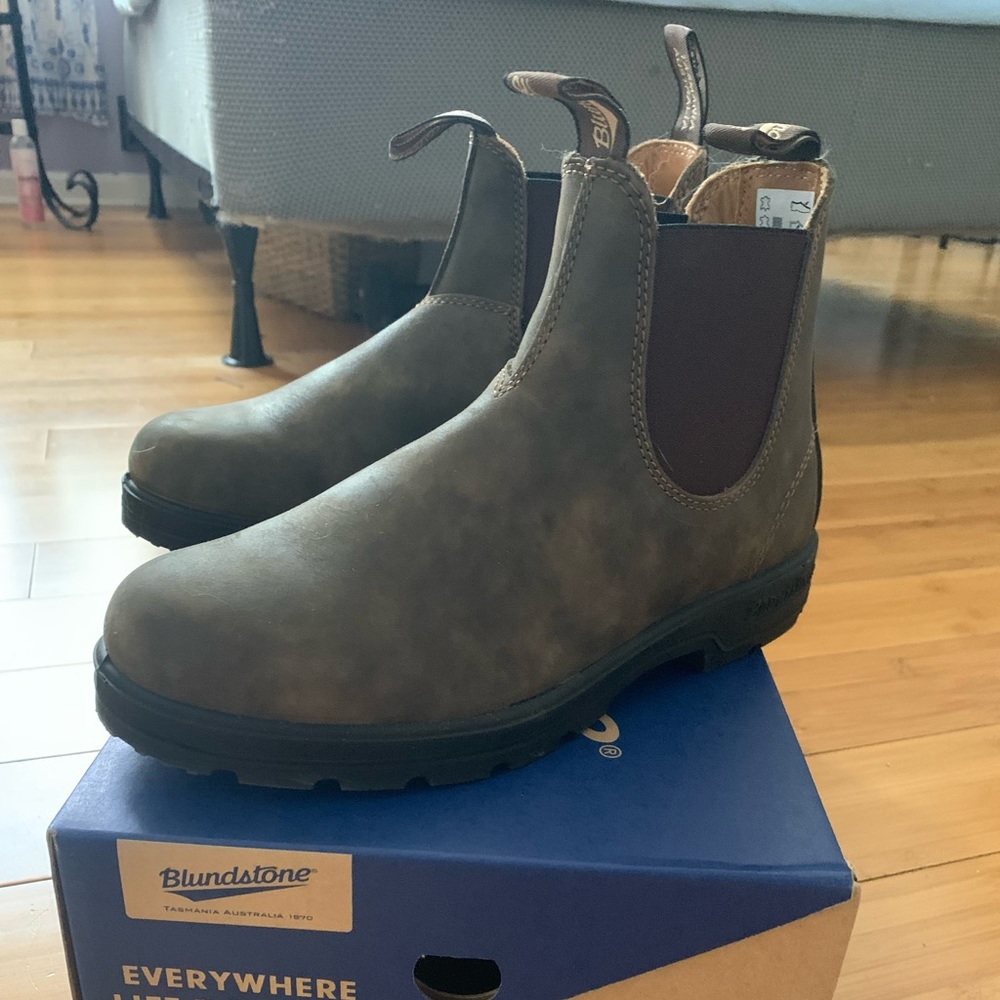Blundstones #585